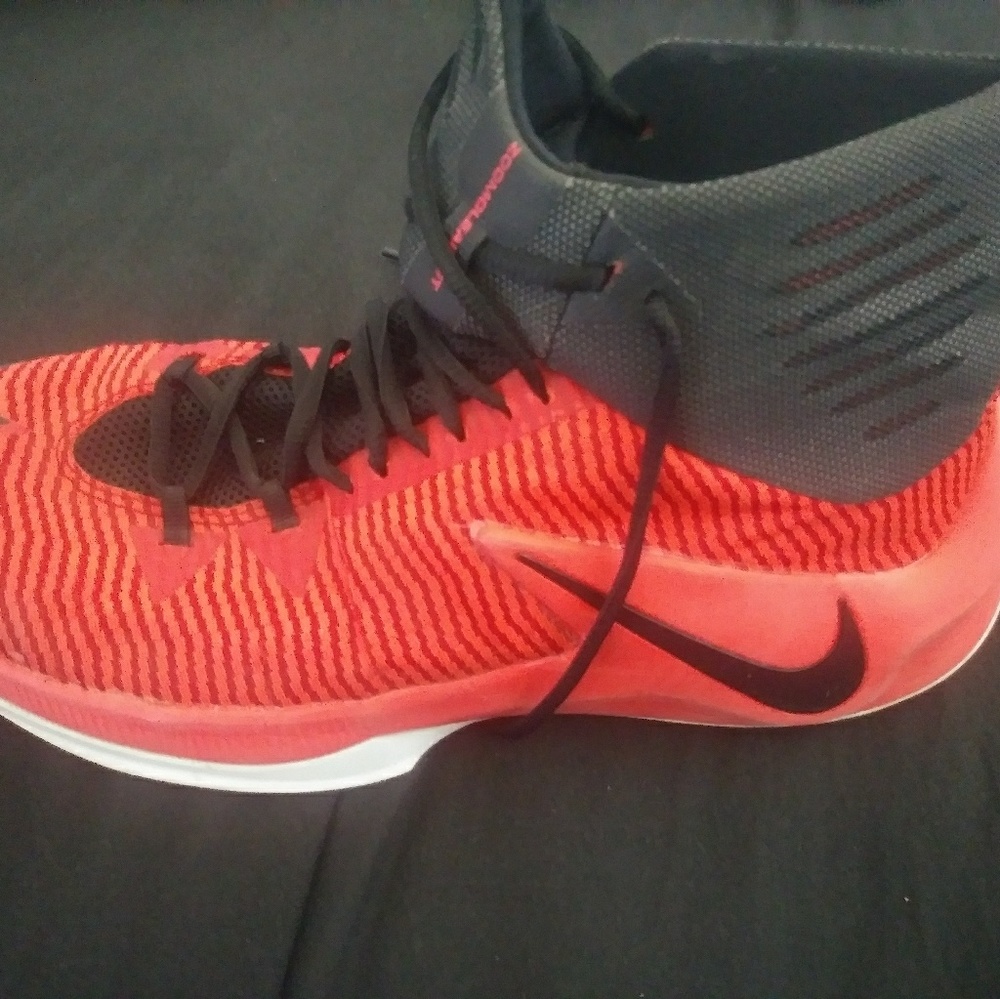 Nike Basketball Shoes 90% grip left